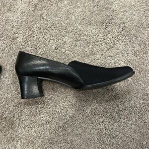 Naturalizer black size 8 heel